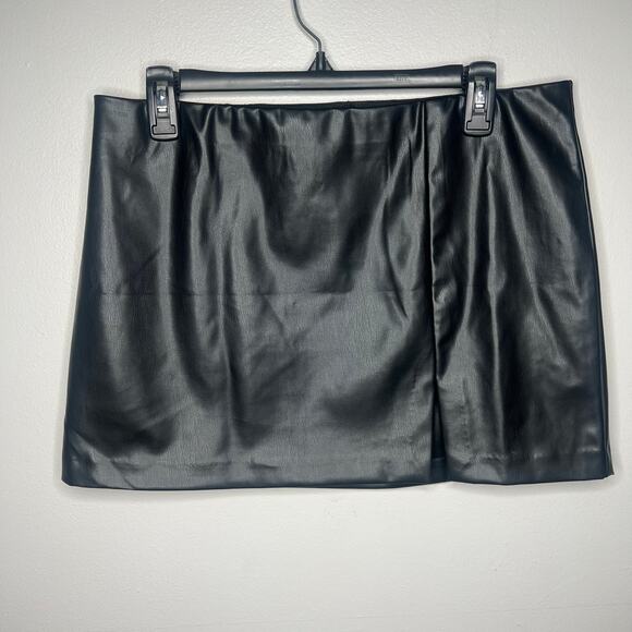 Divided Dresses & Skirts - Women's Black Faux Leather Mini Skirt Size M Pull On Elastic Waist Side Slit